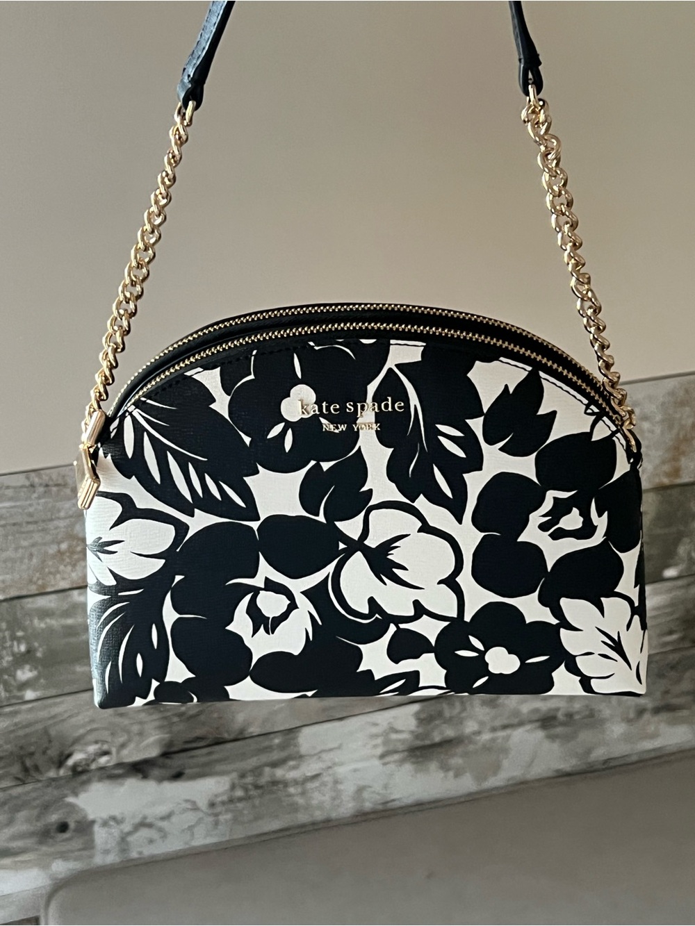 NWOT kate spade Black and White Floral Dome Crossbody with Gold Chain.